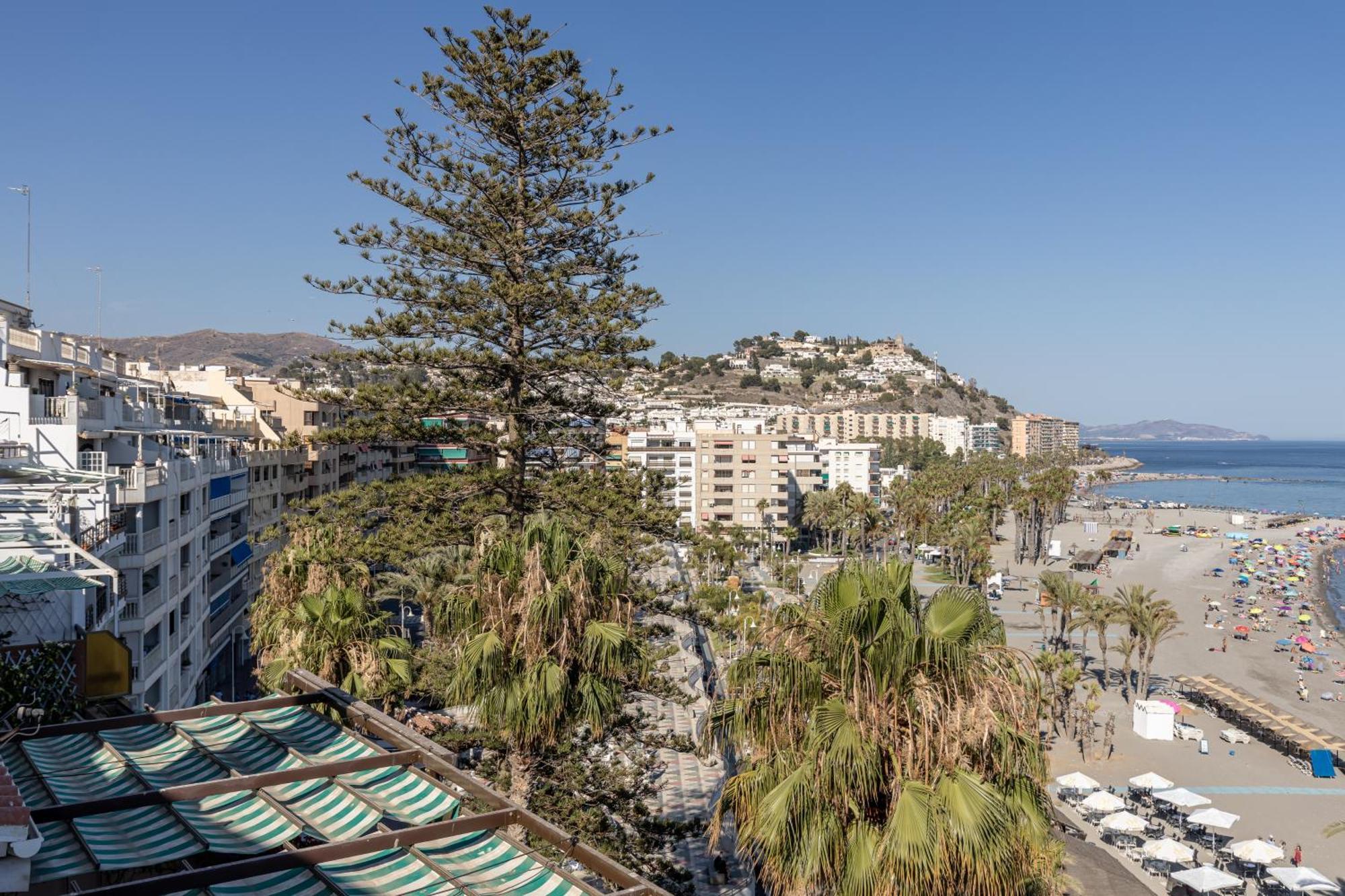 Atico Primera Linea De Playa Apartment Almunecar Bagian luar foto